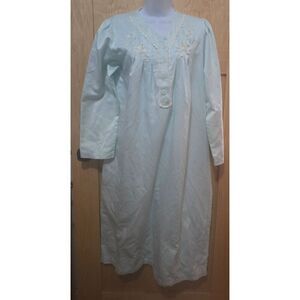 Vintage Womens Light Blue Embroidered Long Sleeve Nightgown With Lace & Button